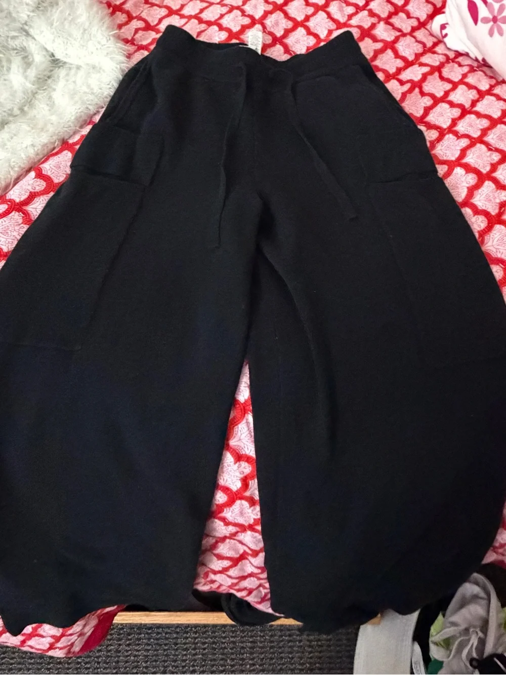 Alo Scholar Knit High-Waisted Cargo pant - Picture 2 of 6